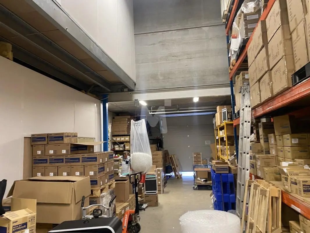 Light Industrial in Lieusaint to rent Interior Photo- Image 1 of 5