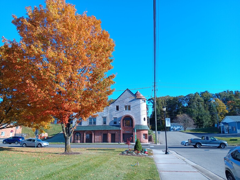 642 W Main St, Radford, VA for rent - Building Photo - Image 1 of 18