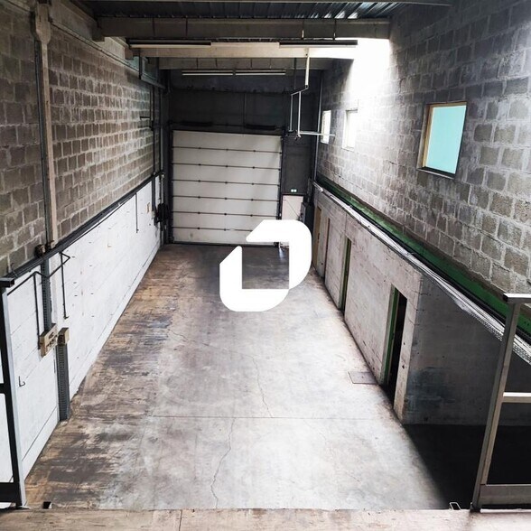 Light Industrial in Valenton to rent - Interior Photo - Image 2 of 8
