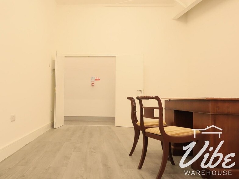 26 Grosvenor way, London to rent - Interior Photo - Image 3 of 9