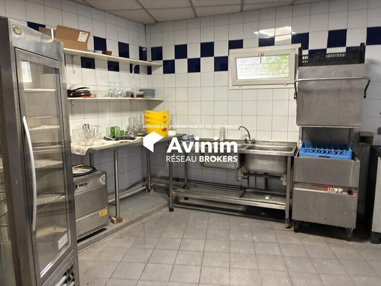 Retail in Brétigny-sur-Orge to rent - Interior Photo - Image 2 of 5