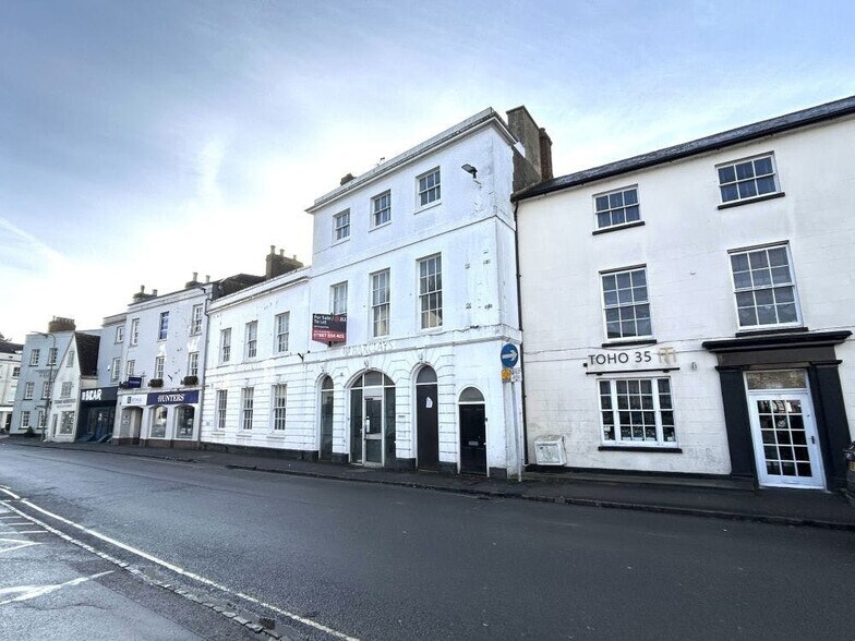 36 Market Sq, Bicester for sale - Building Photo - Image 1 of 26