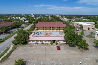 102 Live Oak Dr, College Station, TX for rent Building Photo- Image 1 of 5