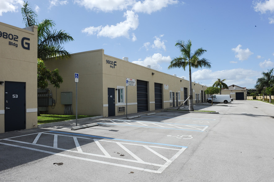 9802 NW 80th Ave, Hialeah, FL for rent - Building Photo - Image 3 of 14