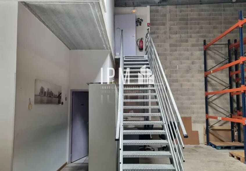 Light Industrial in La Ciotat to rent - Building Photo - Image 2 of 8