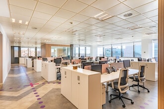 Calle Vía de los Poblados, 3, Madrid, Madrid to rent Interior Photo- Image 1 of 4