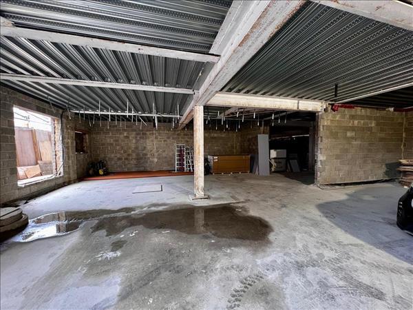 8-10 Church St N, Slough to rent - Interior Photo - Image 2 of 3