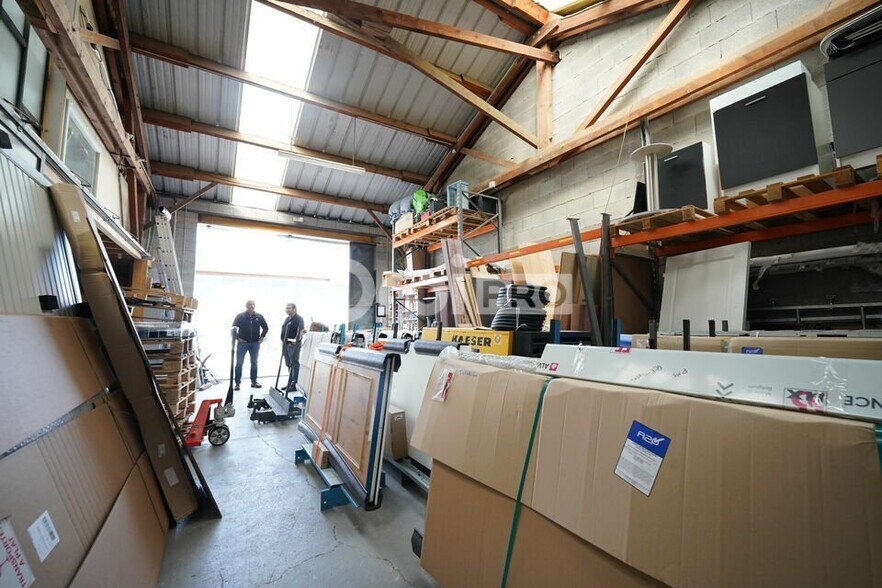 73 Rue Paul Et Marc Barbezat, Décines-Charpieu to rent - Building Photo - Image 2 of 9