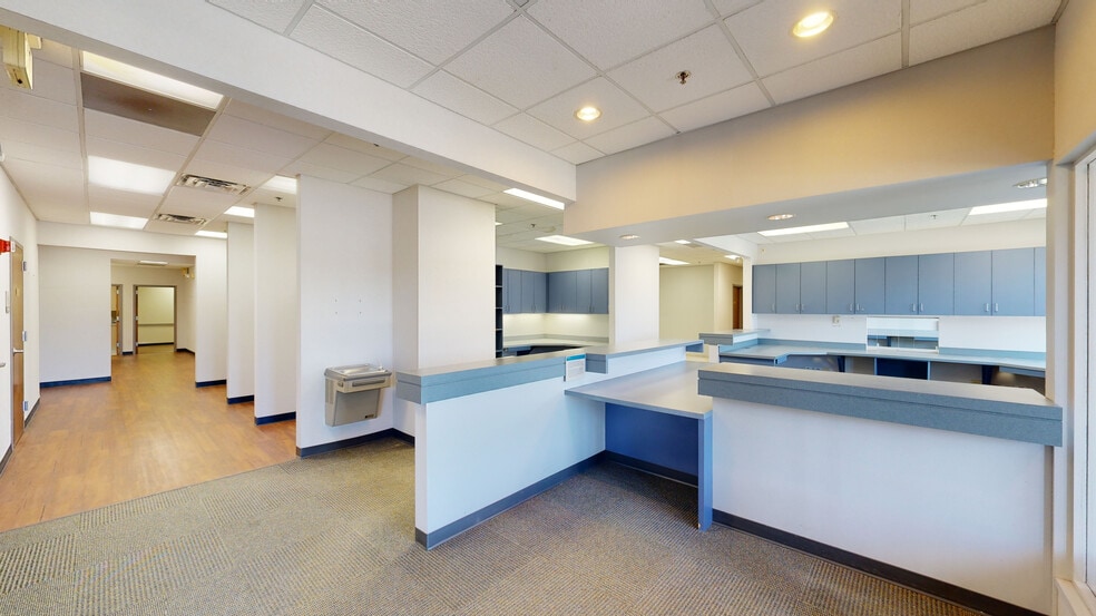 3 S Greenleaf Ave, Gurnee, IL to rent - Matterport 3D Scan - Image 2 of 36