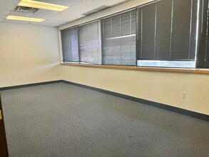 2755-2795 E Desert Inn Rd, Las Vegas, NV to rent Building Photo- Image 2 of 6