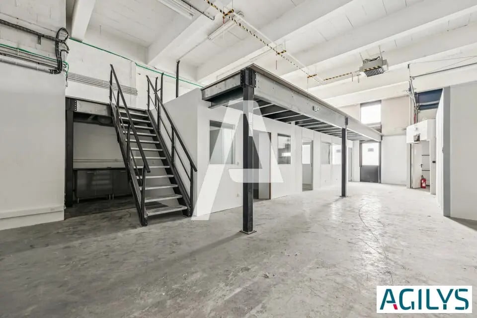 Light Industrial in Rungis to rent Interior Photo- Image 1 of 6