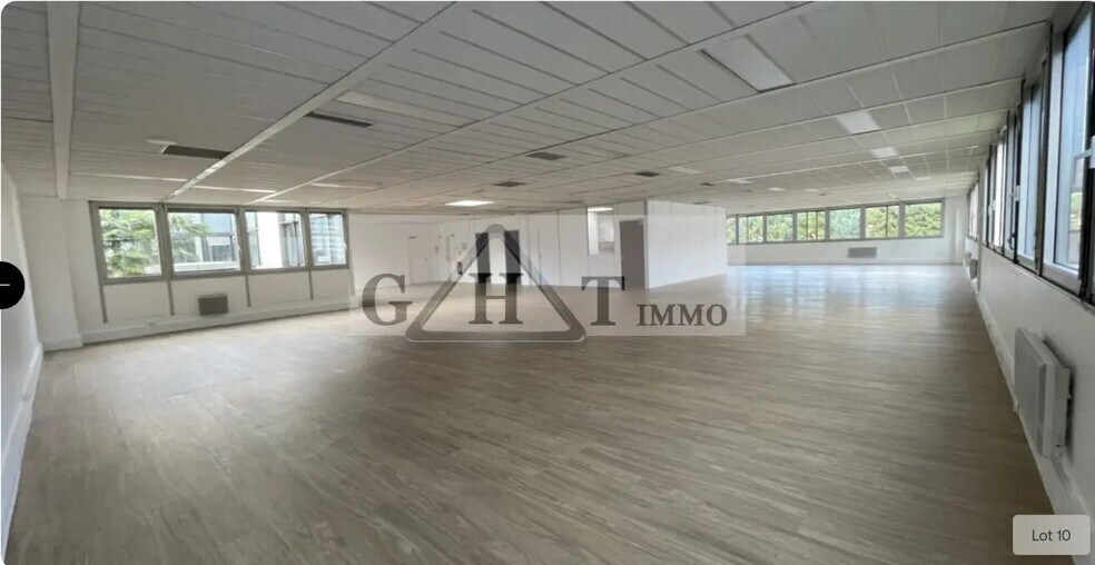 Industrial in Gennevilliers to rent - Interior Photo - Image 2 of 3