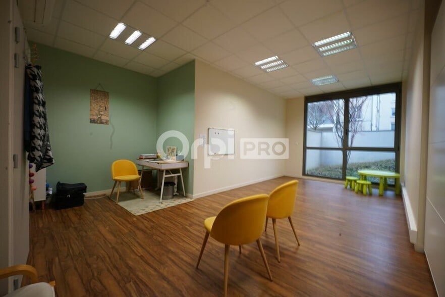 252 Route De Lyon, Lozanne to rent - Interior Photo - Image 2 of 4