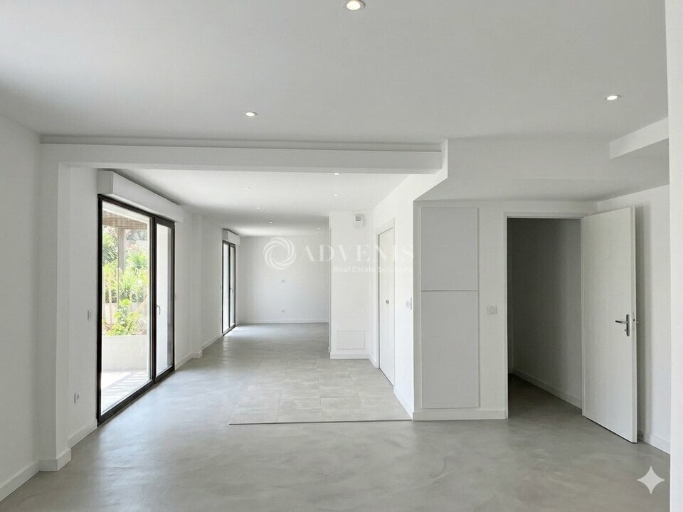 Retail in Villejuif for sale Building Photo- Image 1 of 17