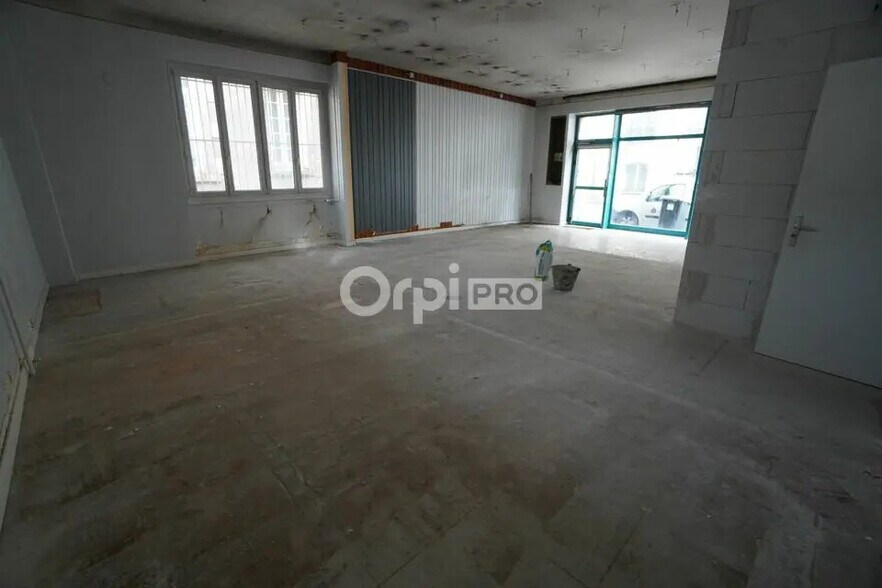 Retail in Dijon to rent - Building Photo - Image 2 of 4