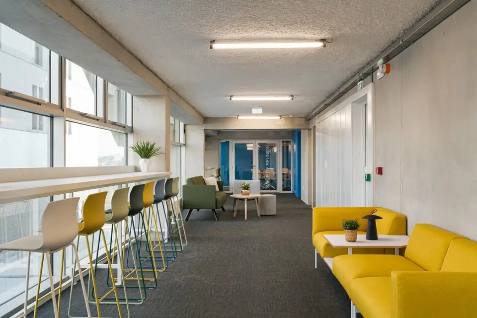 Location Bureaux 254 m² - Photo 1