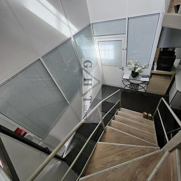Office in Verrières-le-Buisson to rent - Building Photo - Image 2 of 4