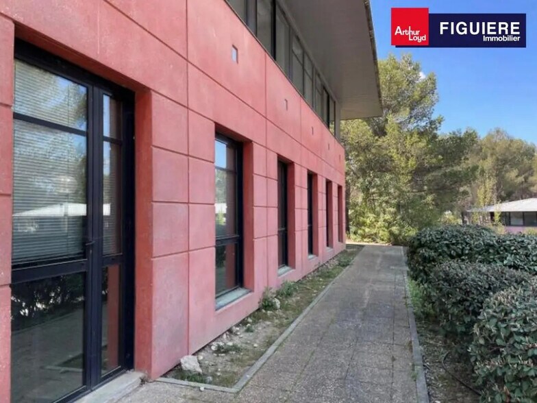 Office in Aix-en-Provence to rent - Building Photo - Image 2 of 8