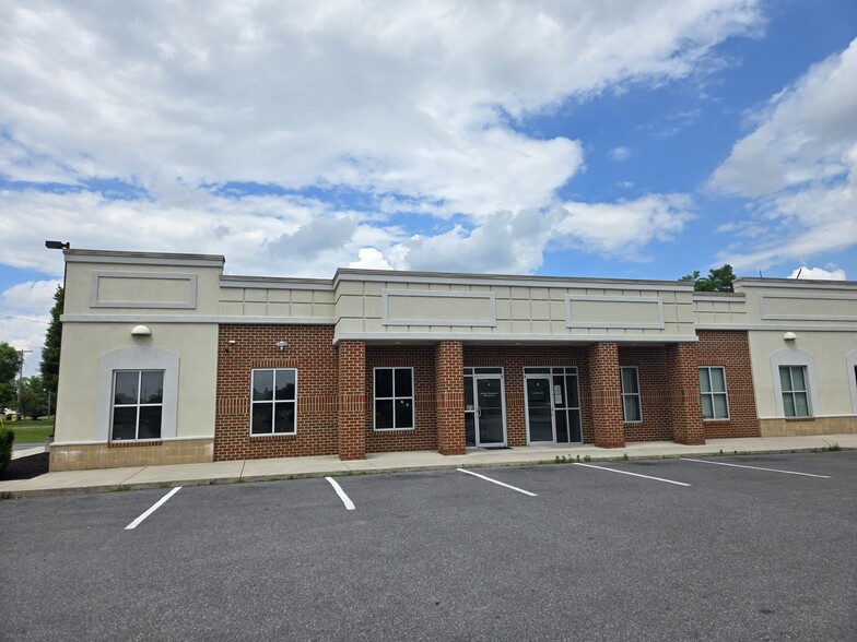 176 Health Care Ln, Martinsburg, WV for rent - Building Photo - Image 1 of 12