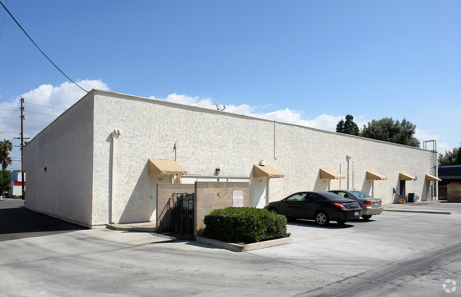 3520-3530 W 1st St, Santa Ana, CA for rent - Building Photo - Image 2 of 3