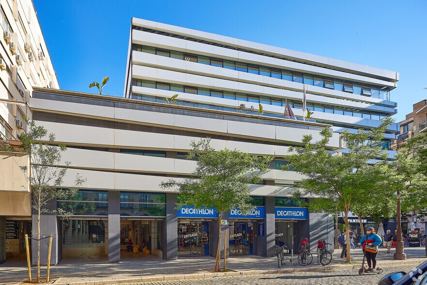 Spaces Villasis, SEVILLA, Sevilla to rent - Building Photo - Image 2 of 4