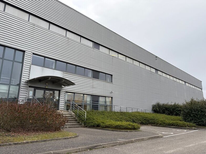 Industrial in Mions to rent - Building Photo - Image 2 of 3