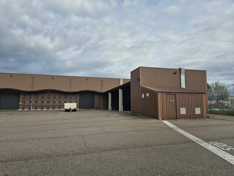 Light Industrial in L'ISLE-SUR-LA-SORGUE for sale - Building Photo - Image 2 of 9