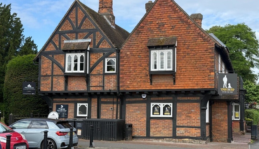 10-12 The Broadway, Beaconsfield to rent Building Photo- Image 1 of 4