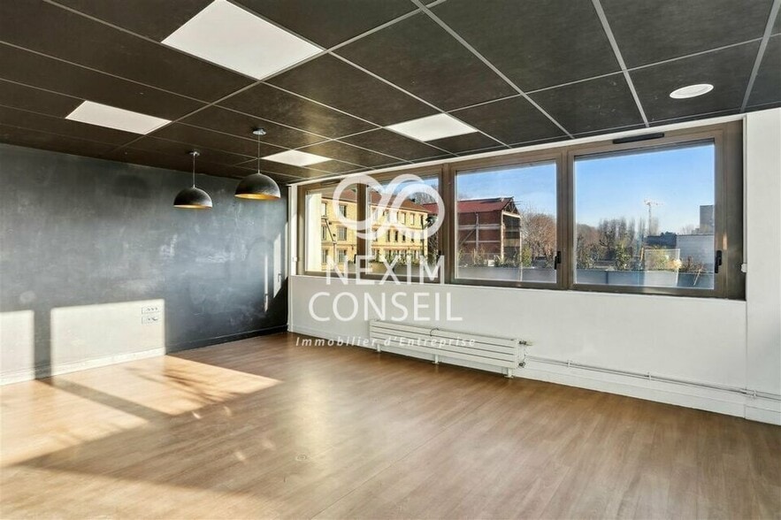 Office in Clichy for sale - Building Photo - Image 3 of 4