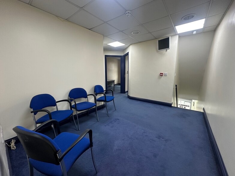 16 High St, Slough to rent - Building Photo - Image 2 of 4
