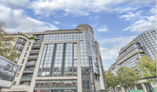 Office in Boulogne Billancourt to rent - Building Photo - Image 1 of 6