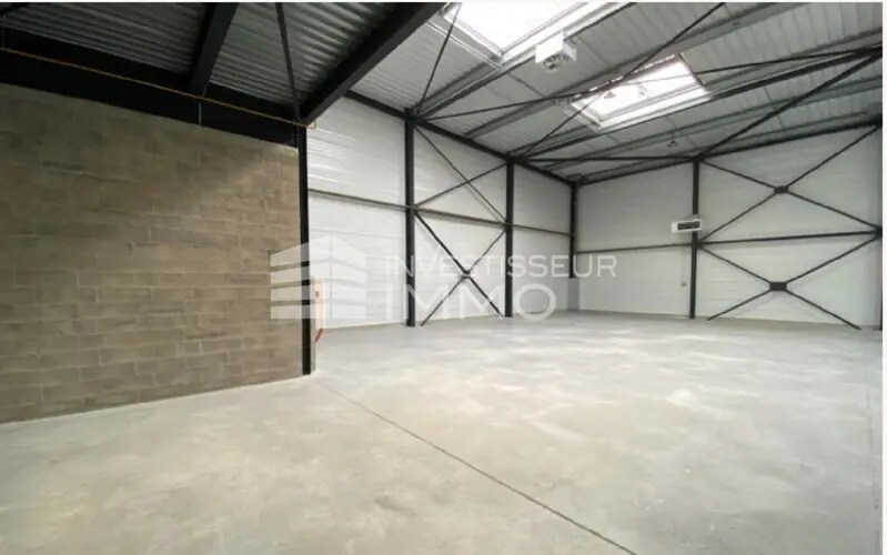 Light Industrial in Persan for sale Interior Photo- Image 1 of 4