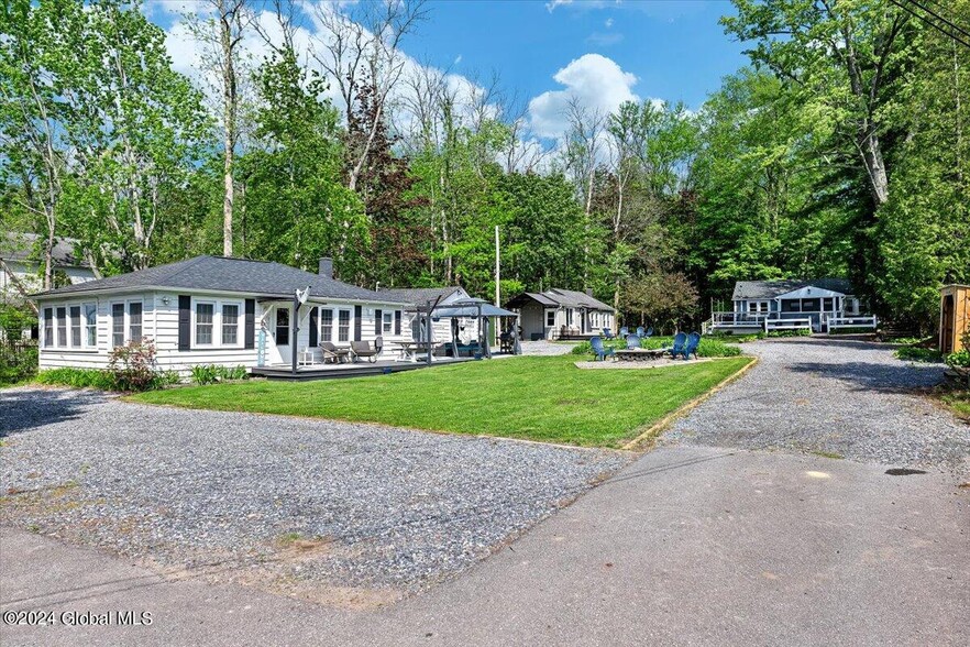 728 Route 9P, Saratoga Springs, NY for sale - Primary Photo - Image 1 of 14