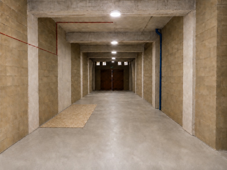 239-249 Commercial Rd, London to rent - Building Photo - Image 2 of 8