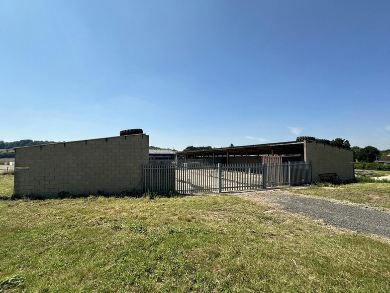 Honey Ln, Liss to rent - Building Photo - Image 3 of 5