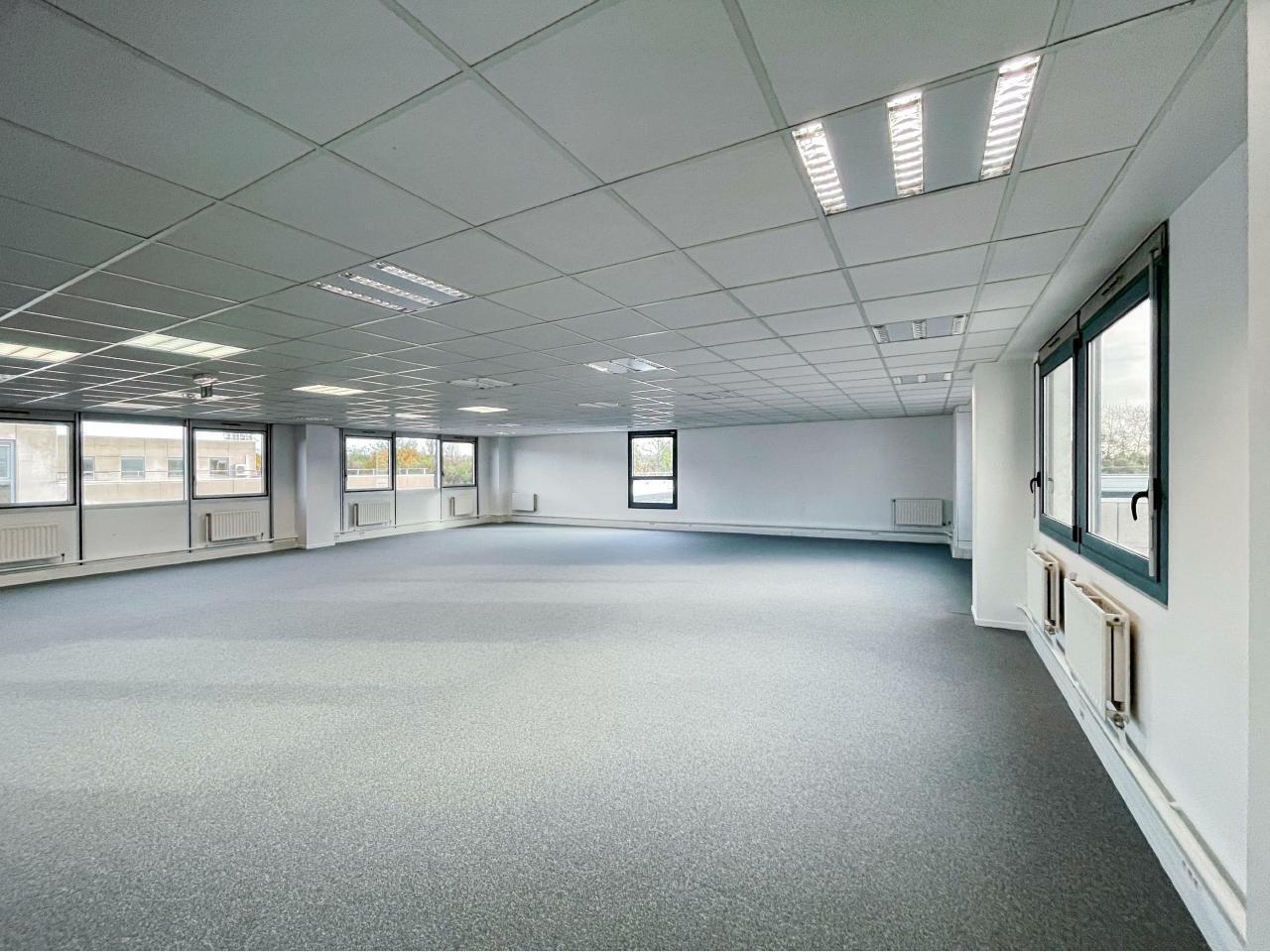 Light Industrial in Fontenay-sous-Bois to rent Interior Photo- Image 1 of 16