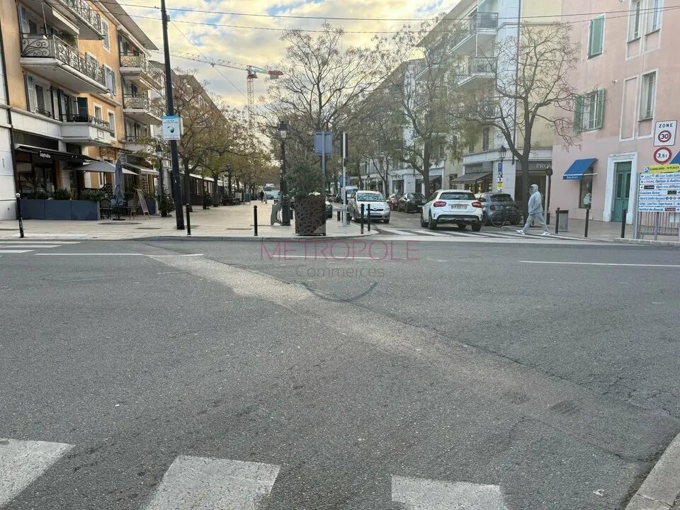 Location Commerce 45 m² - Photo 1