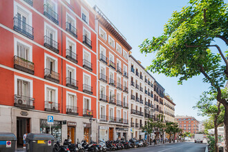 Residential in Madrid, MAD for sale Primary Photo- Image 1 of 2