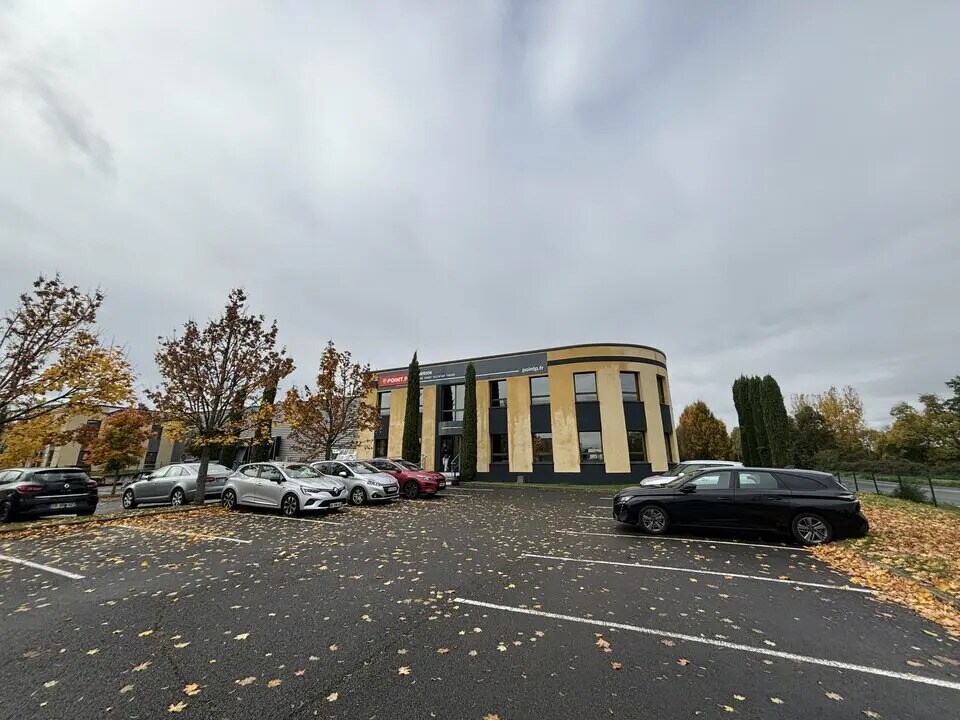 Light Industrial in Arnas to rent Primary Photo- Image 1 of 16