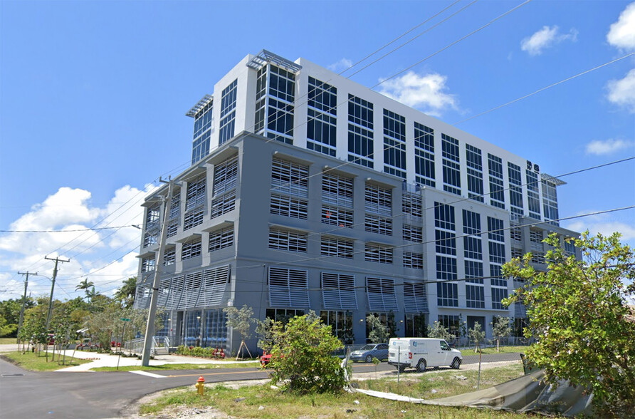 800 SE 4th Ave, Hallandale Beach, FL for rent - Primary Photo - Image 1 of 15