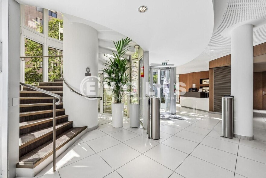 9 Boulevard Du General De Gaulle, Montrouge to rent - Lobby - Image 3 of 16