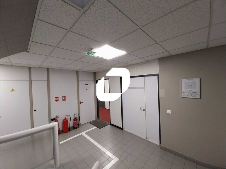 Office in Trappes to rent - Interior Photo - Image 3 of 8