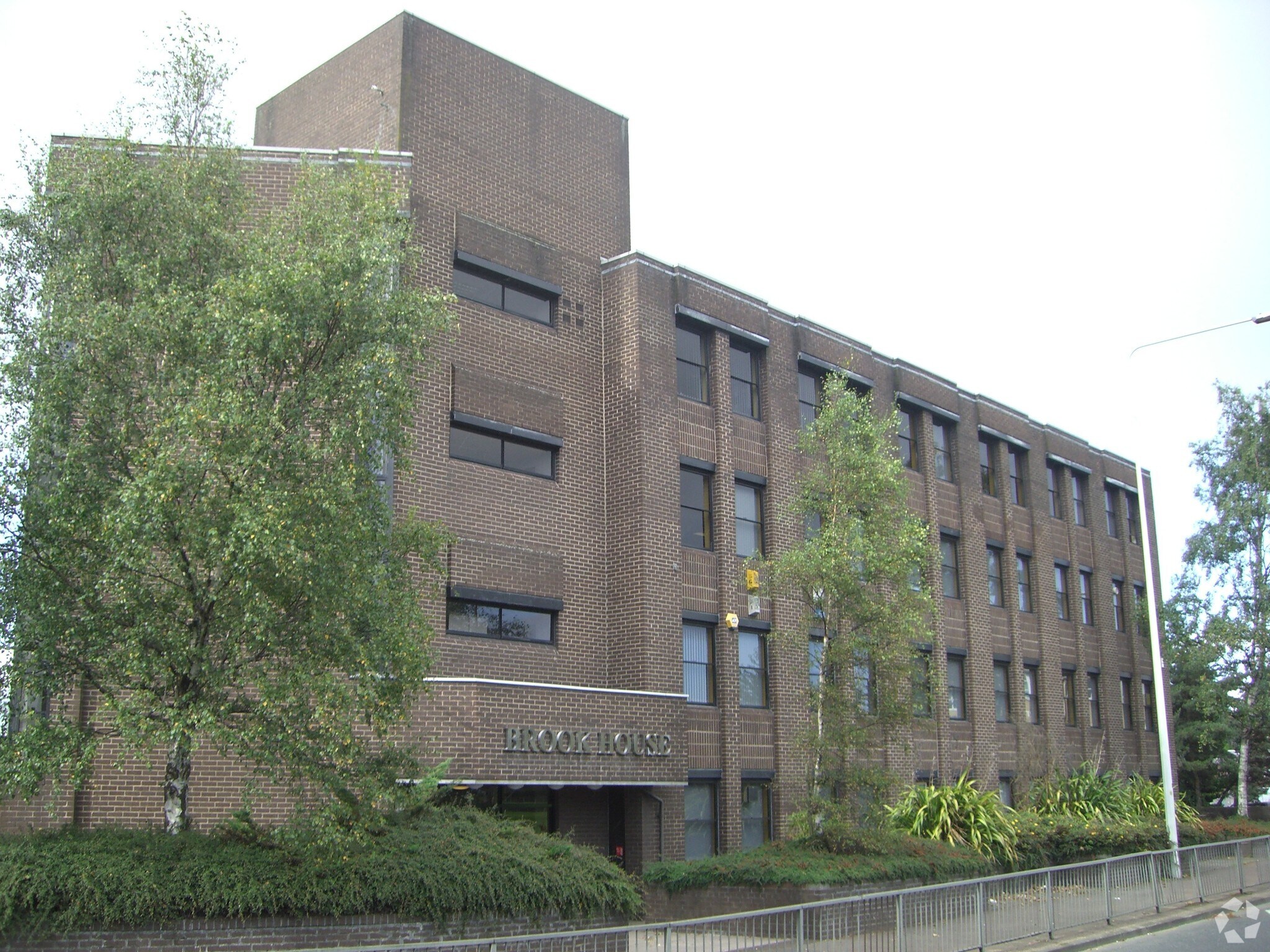 Oldham Rd, Manchester to rent Primary Photo- Image 1 of 2