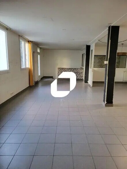 Office in Saint-Ouen-sur-Seine to rent - Building Photo - Image 3 of 11