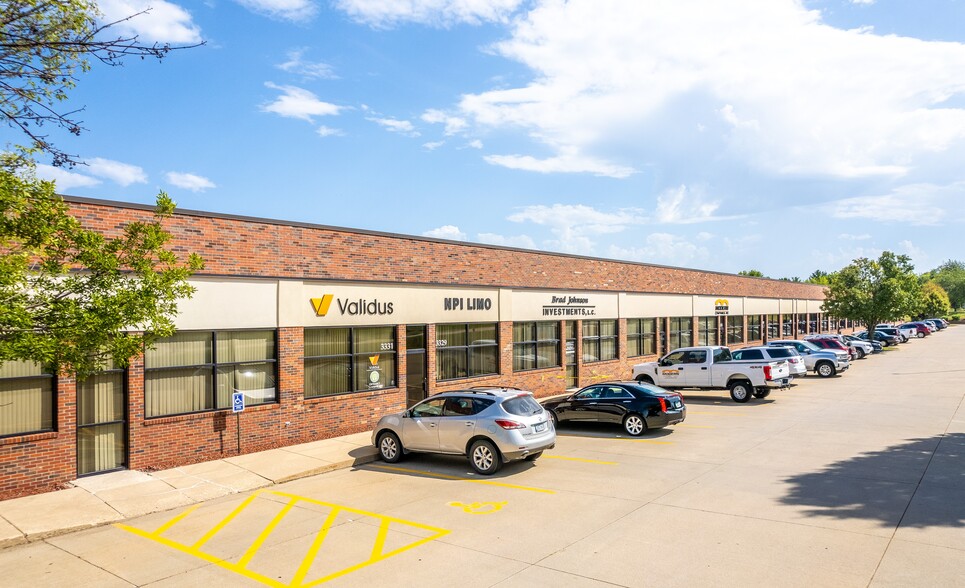 3301-3435 109th St, Urbandale, IA for rent - Building Photo - Image 1 of 7