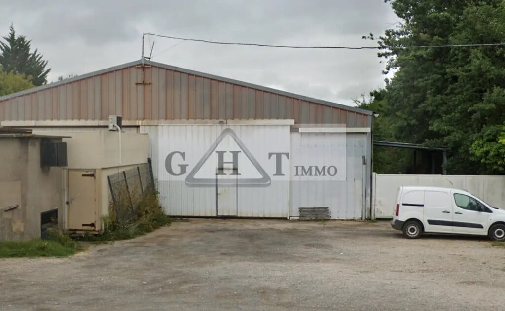 Location Entrepôt 1 500 m² - Photo 1