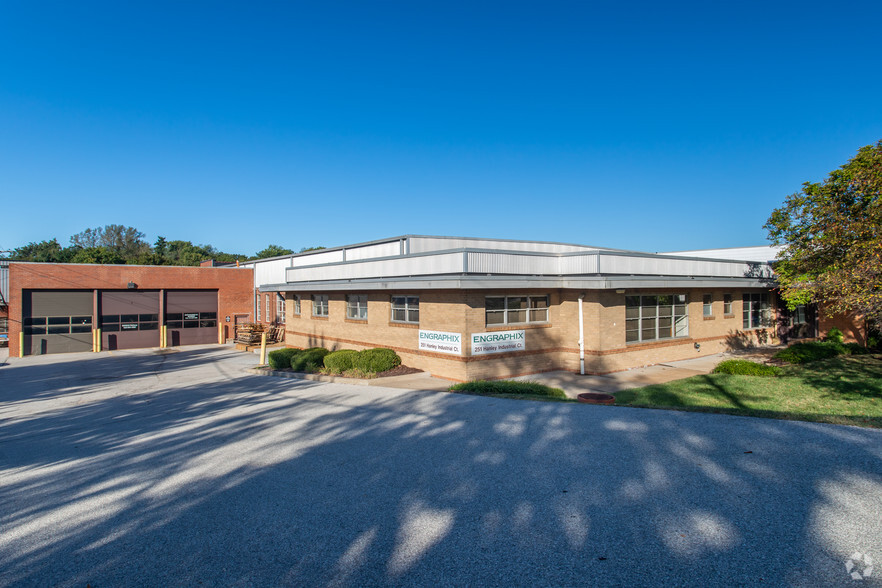 281 Hanley Industrial Ct, Brentwood, MO for rent - Primary Photo - Image 1 of 2