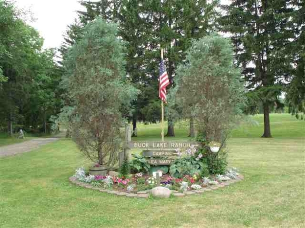 2777 W Buck Lake Rd, Angola, IN for sale - Primary Photo - Image 1 of 1