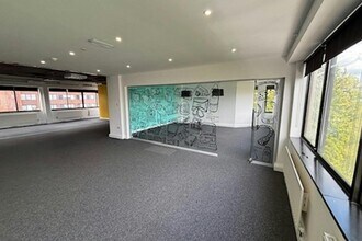 Alencon Link, Basingstoke to rent Interior Photo- Image 1 of 7