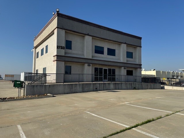 2733 S Airport Way, Stockton, CA for rent - Building Photo - Image 2 of 17